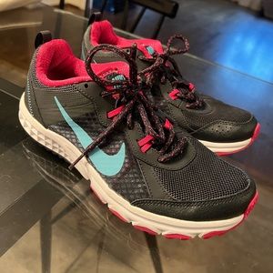 Nike Tennis Shoes Size 8